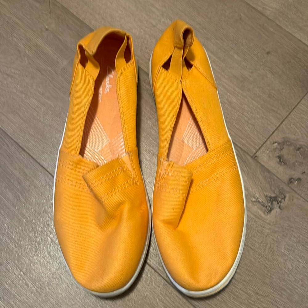 NEW Cloudsteppers by Clarks Orange Size 10 Flats
